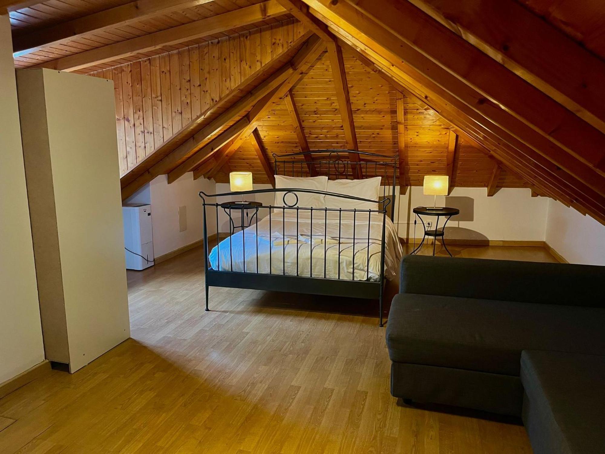 2 Bedroom, 2 Bathroom Apartment - Travessa Da Madalena Лиссабон Экстерьер фото