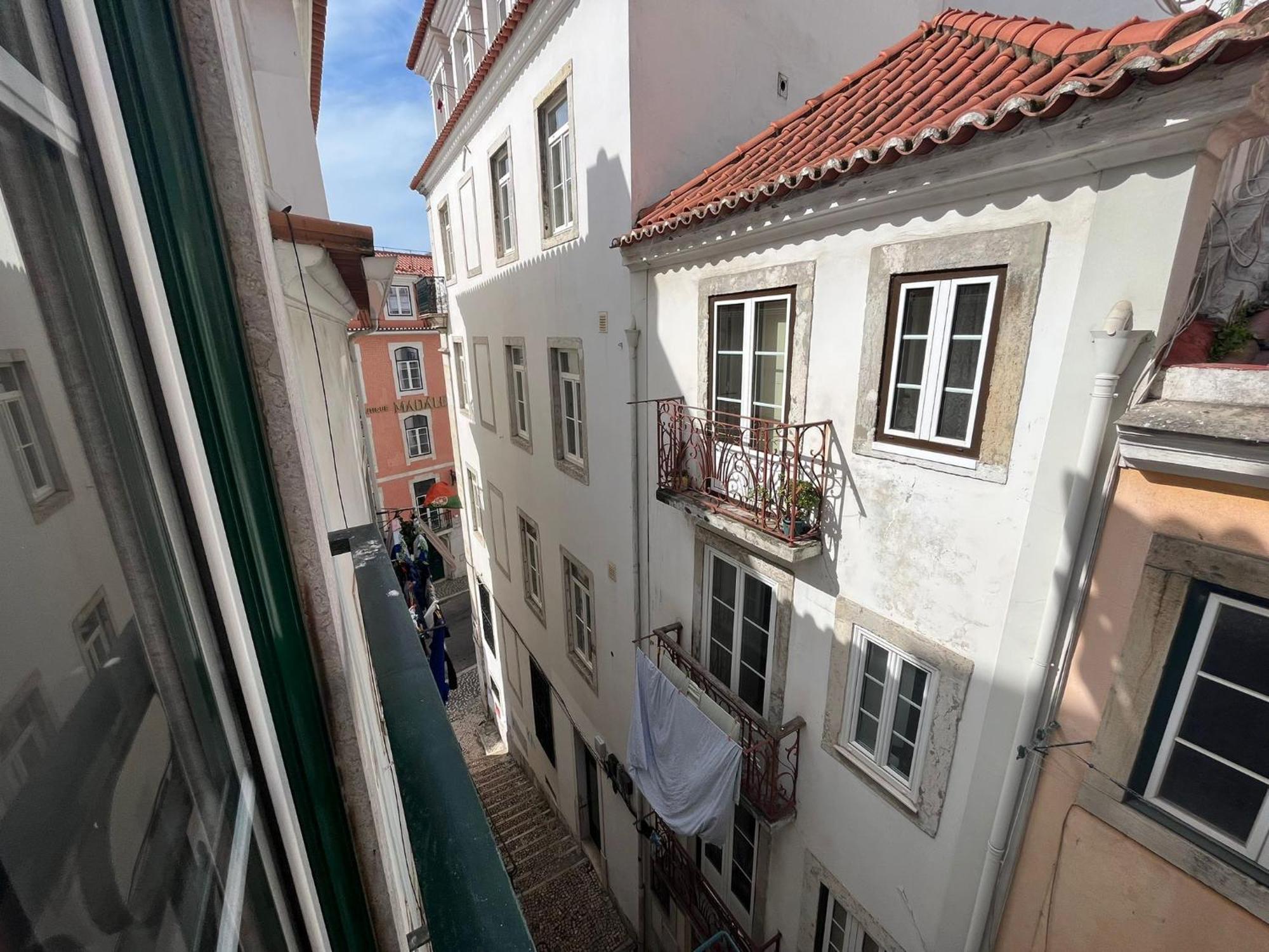 2 Bedroom, 2 Bathroom Apartment - Travessa Da Madalena Лиссабон Экстерьер фото